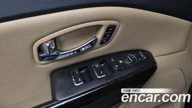 Kia Carnival 2018 thumb 10