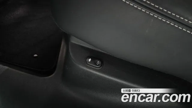 Land Rover Range Rover Velar 2019 thumb 6