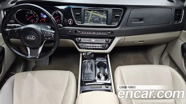 Kia Carnival 2015 thumb 11
