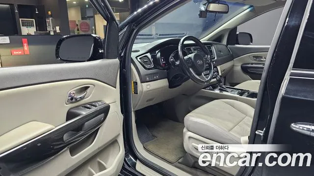 Kia Carnival 2015 thumb 6