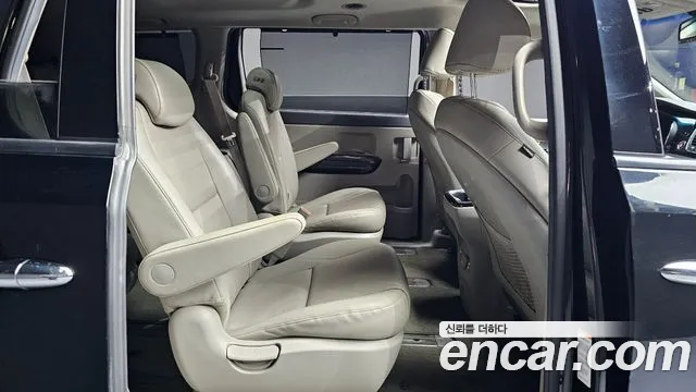 Kia Carnival 2015 thumb 2