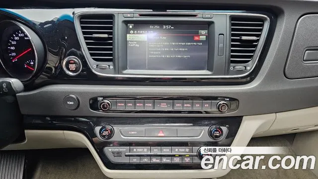 Kia Carnival 2015 thumb 8