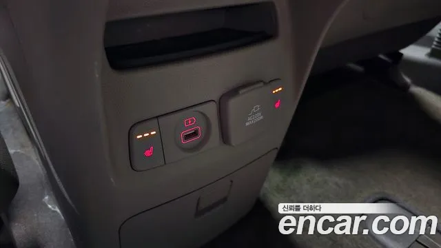 Kia Carnival 2015 thumb 7