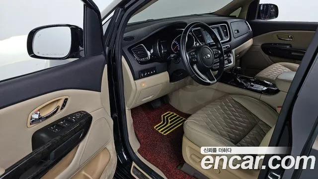 Kia Carnival 2018 thumb 5