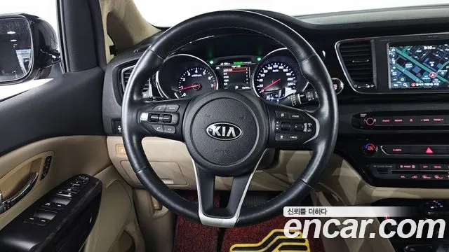 Kia Carnival 2018 thumb 4