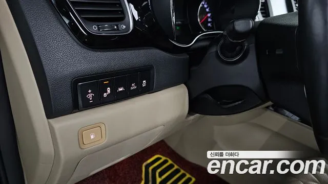 Kia Carnival 2018 thumb 10
