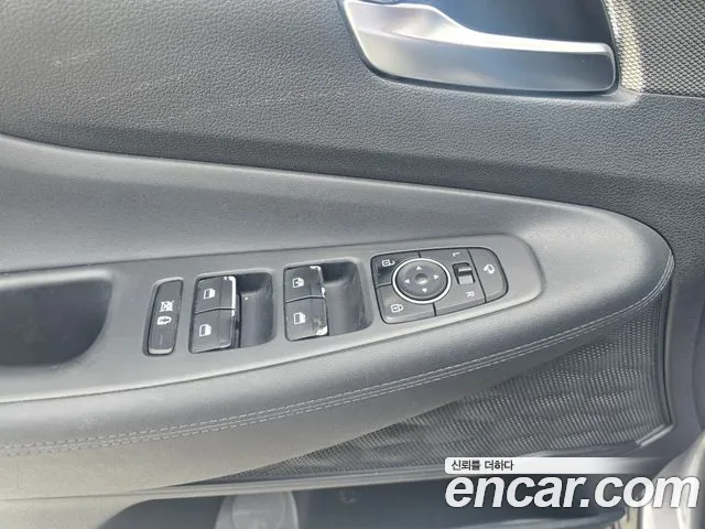 Hyundai Santa Fe 2018 thumb 5