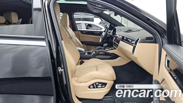 Porsche Cayenne 2021 thumb 2