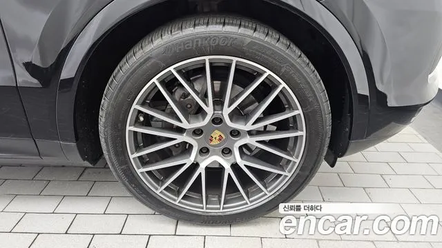 Porsche Cayenne 2021 thumb 10