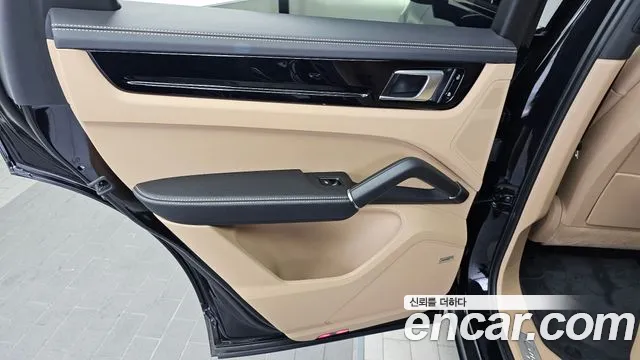 Porsche Cayenne 2021 thumb 12