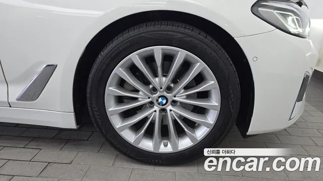 BMW 5 серии 2021 thumb 2