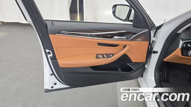 BMW 5 серии 2021 thumb 11