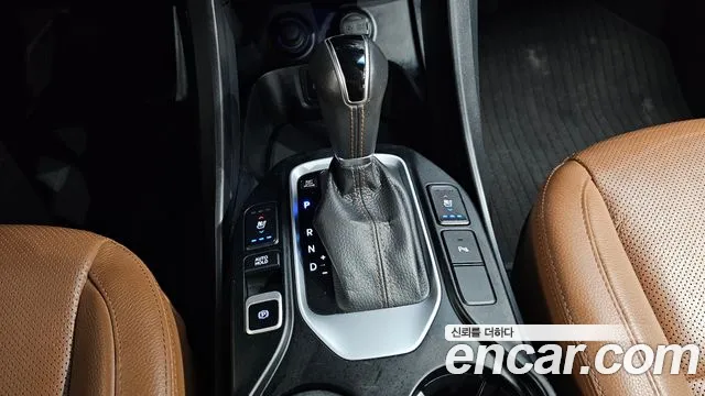 Hyundai Santafe 2015 thumb 12