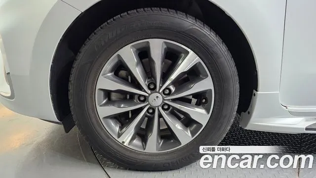 Kia Carnival 2019 thumb 4