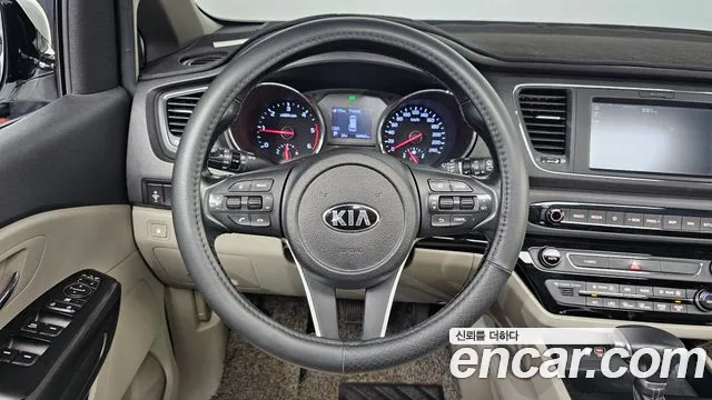 Kia Carnival 2019 thumb 2