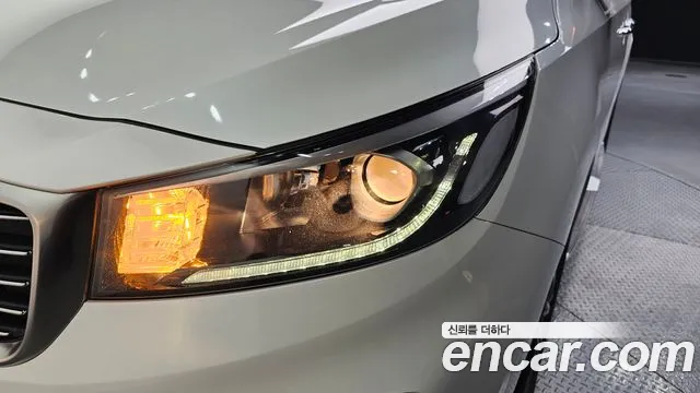 Kia Carnival 2019 thumb 10