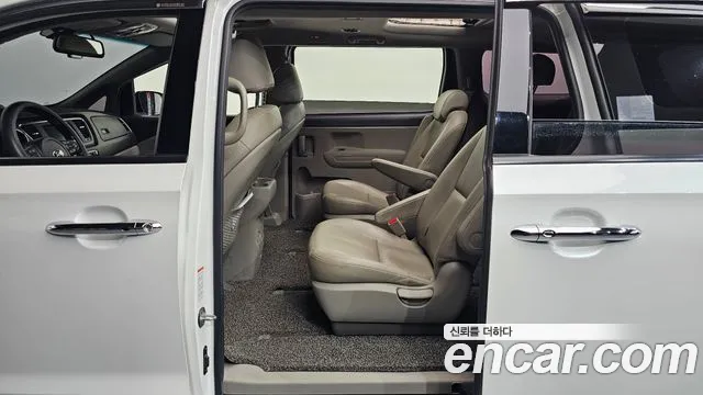 Kia Carnival 2019 thumb 5