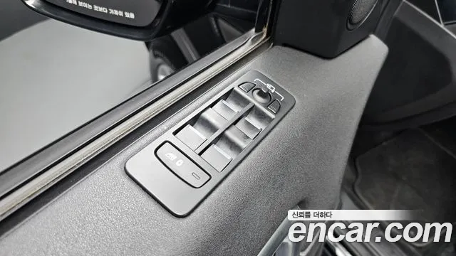 Land Rover Discovery Sport 2017 thumb 8
