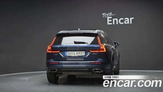 Volvo V60 Cross Country 2021 thumb 10
