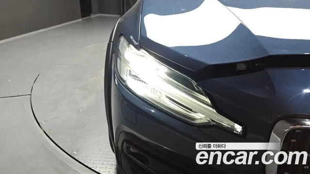 Volvo V60 Cross Country 2021 thumb 7