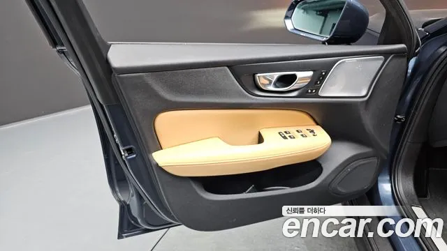 Volvo V60 Cross Country 2021 thumb 9