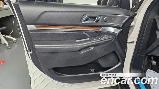 Ford Explorer 2019 thumb 3