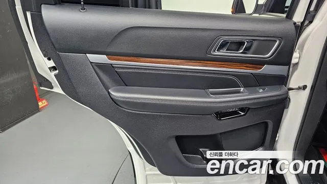 Ford Explorer 2019 thumb 7