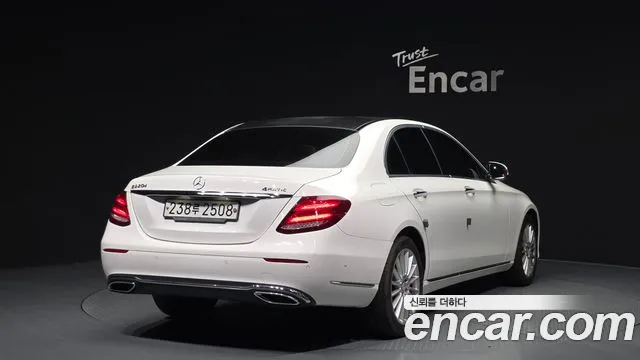 Mercedes-Benz E-Class 2016 thumb 4
