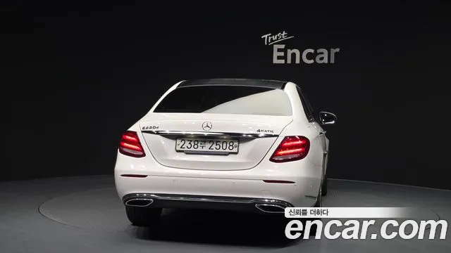 Mercedes-Benz E-Class 2016 thumb 8