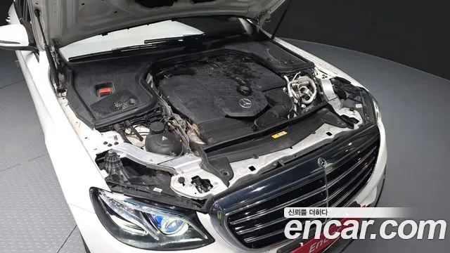 Mercedes-Benz E-Class 2016 thumb 12