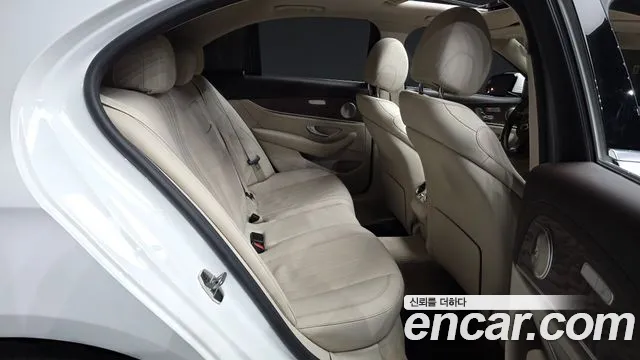 Mercedes-Benz E-Class 2016 thumb 3