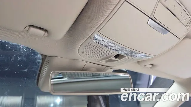 Mercedes-Benz E-Class 2016 thumb 11
