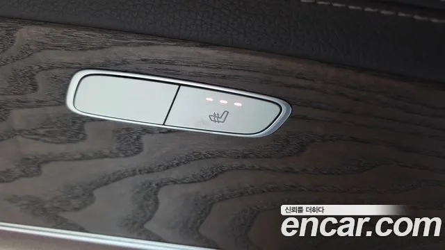 Mercedes-Benz E-Class 2016 thumb 9