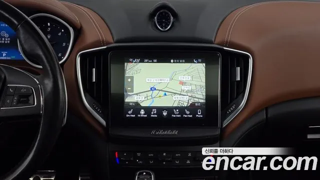Maserati Ghibli 2019 thumb 11