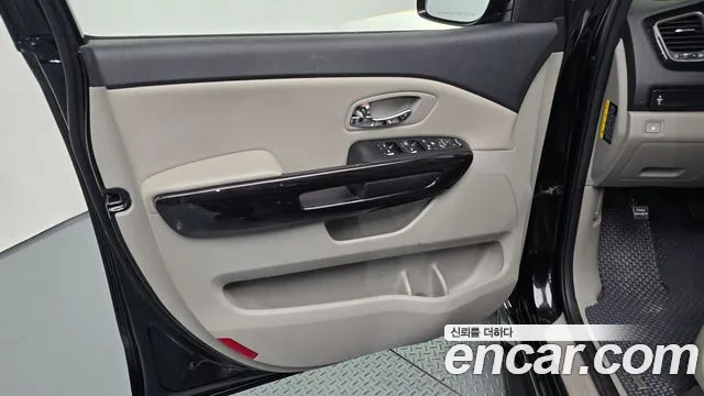 Kia Carnival 2019 thumb 2