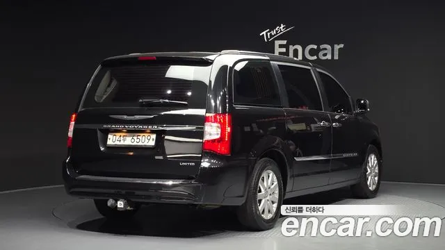 Chrysler Grand Voyager 2016 thumb 8