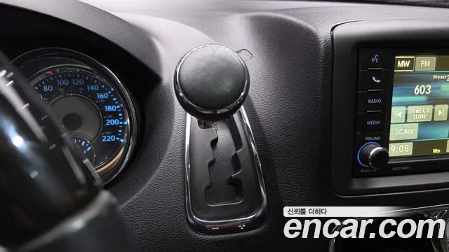 Chrysler Grand Voyager 2016 thumb 7