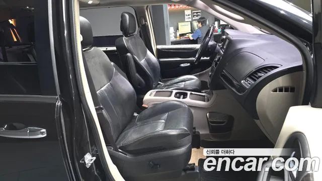 Chrysler Grand Voyager 2016 thumb 12
