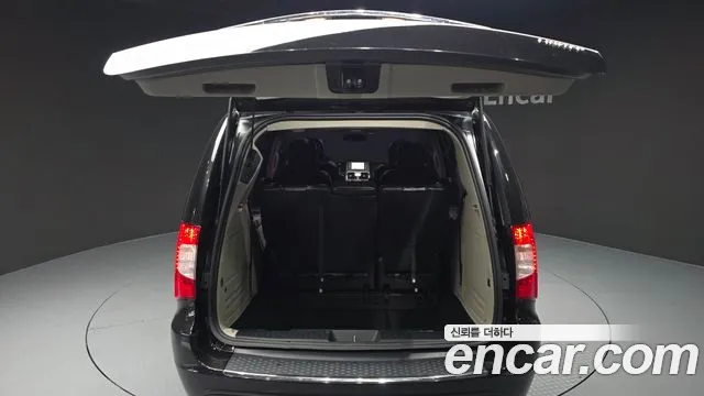 Chrysler Grand Voyager 2016 thumb 9