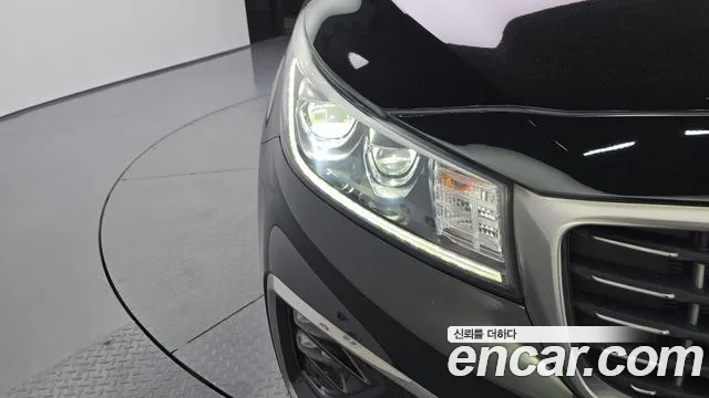 Kia Carnival 2019 thumb 10