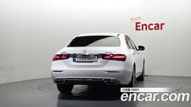 Mercedes-Benz E-Class 2023 thumb 10