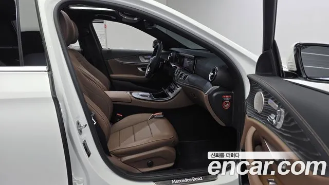 Mercedes-Benz E-Class 2023 thumb 5