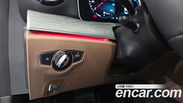 Mercedes-Benz E-Class 2023 thumb 6