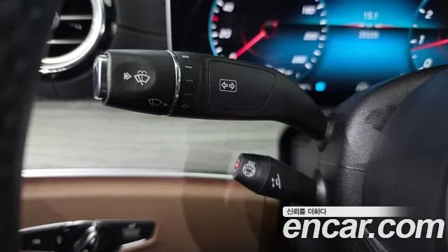 Mercedes-Benz E-Class 2023 thumb 7