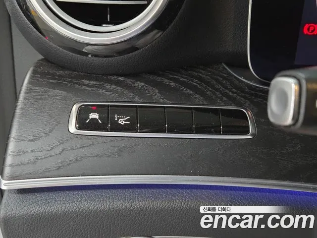 Mercedes-Benz E-Class 2018 thumb 10