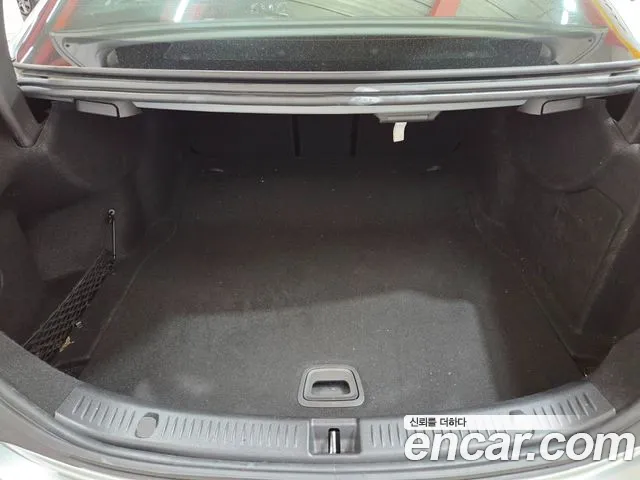 Mercedes-Benz E-Class 2018 thumb 11