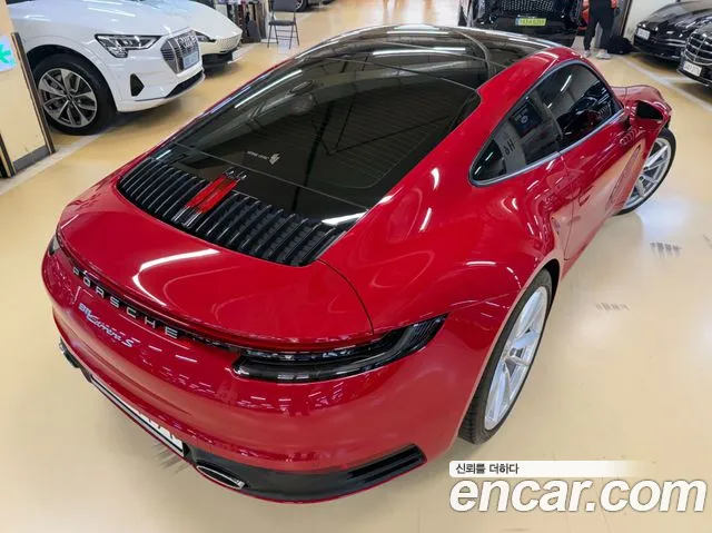 Porsche 911 2020 thumb 8