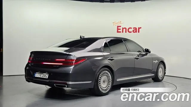Genesis G90 2018 thumb 9