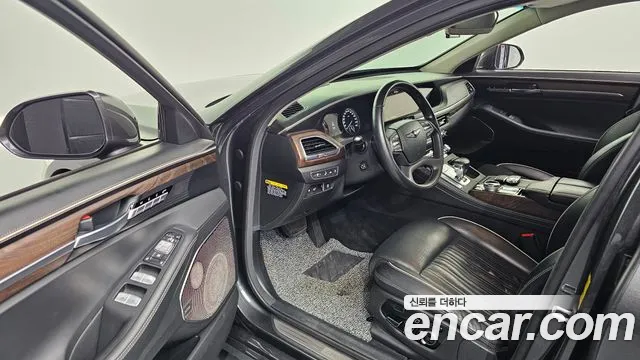 Genesis G90 2018 thumb 10