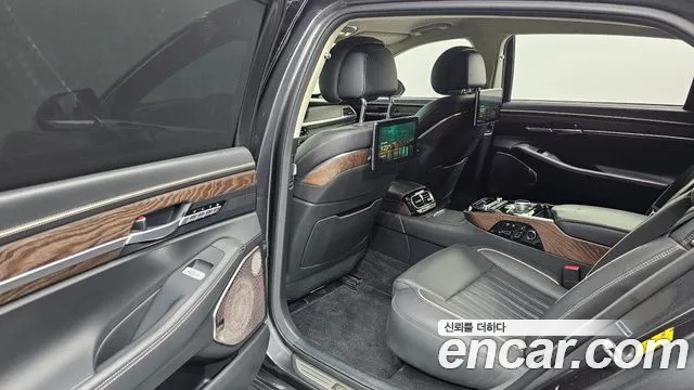 Genesis G90 2018 thumb 11